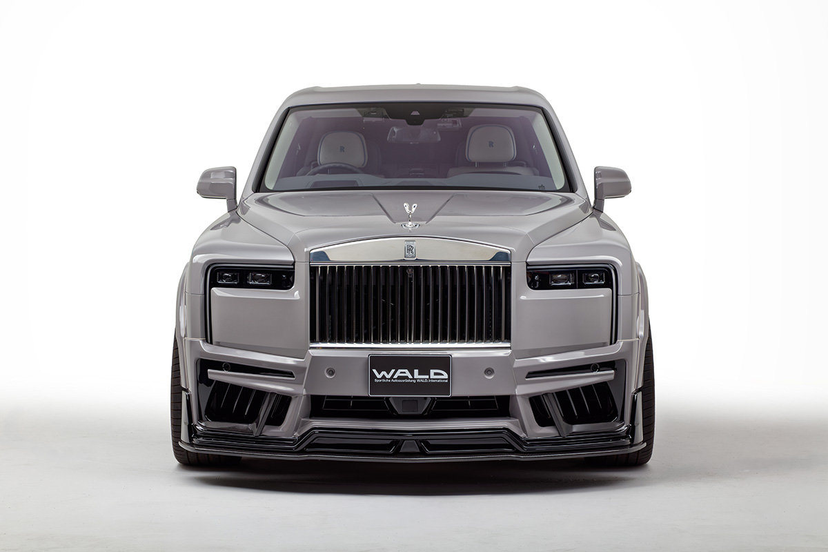 Rolls-Royce Cullinan Series II body kit — head-on front view with WALD wide arch package