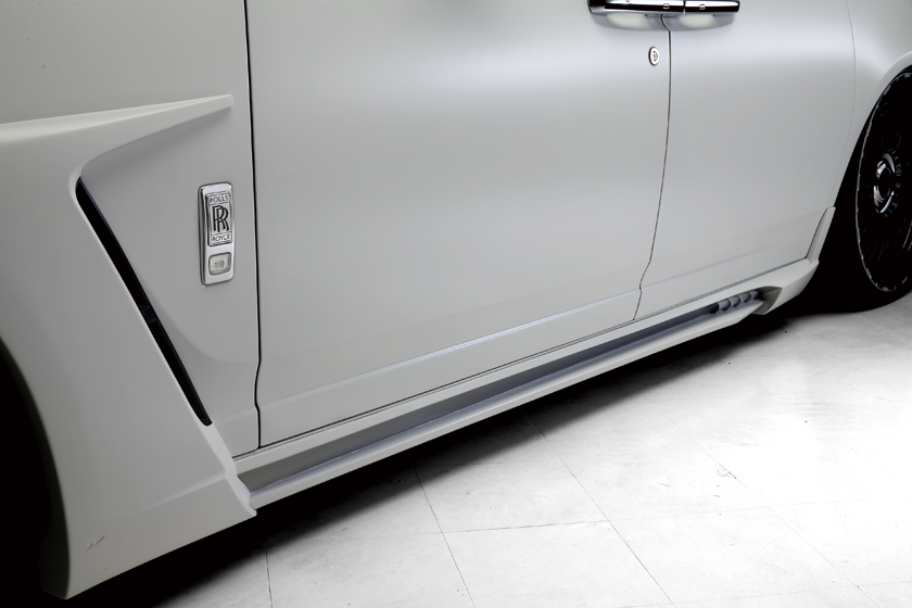 WALD Black Bison Rolls-Royce Ghost side skirt detail along the lower body
