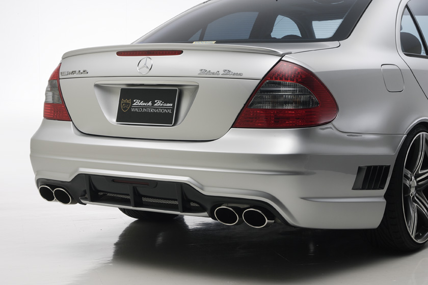 WALD E-Class W211 rear bumper spoiler and exhaust tip detail