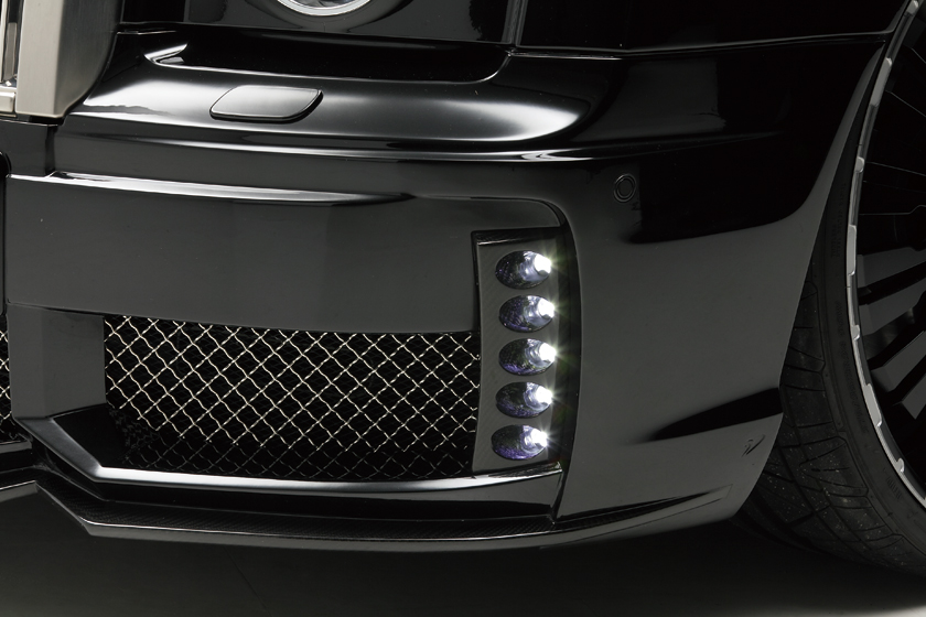 WALD front bumper spoiler detail with mesh and LED5P30T lamps illuminated — Rolls-Royce Phantom Coupé