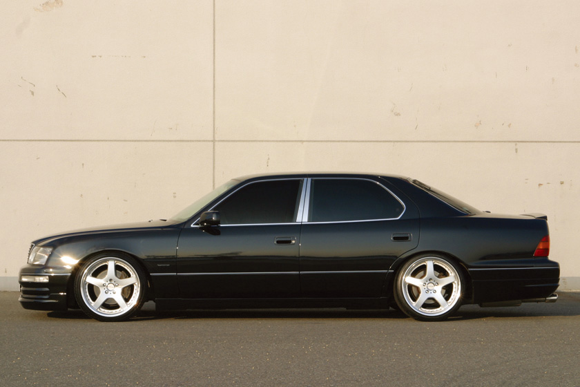 WALD Executive Line Toyota Celsior UCF20/21 M/C before — black Celsior full side profile with complete WALD Executive Line body kit and five-spoke wheels