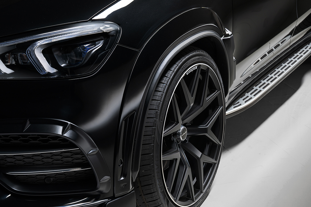 WALD Black Bison GLE W167 front wheel, wide arch and side step detail