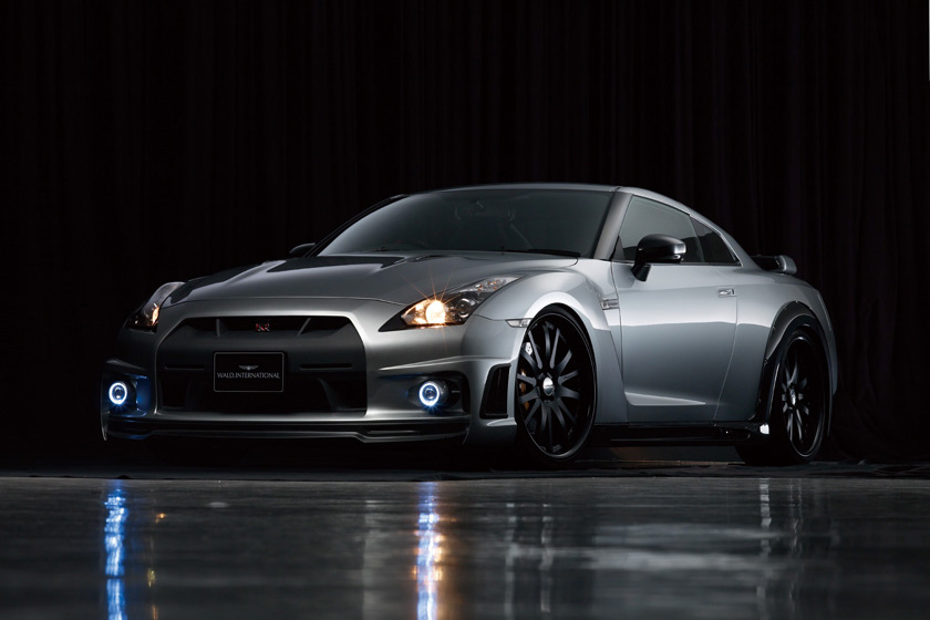 WALD Black Bison Edition Nissan GT-R R35 1型 — silver GT-R front three-quarter studio view with WALD front bumper spoiler