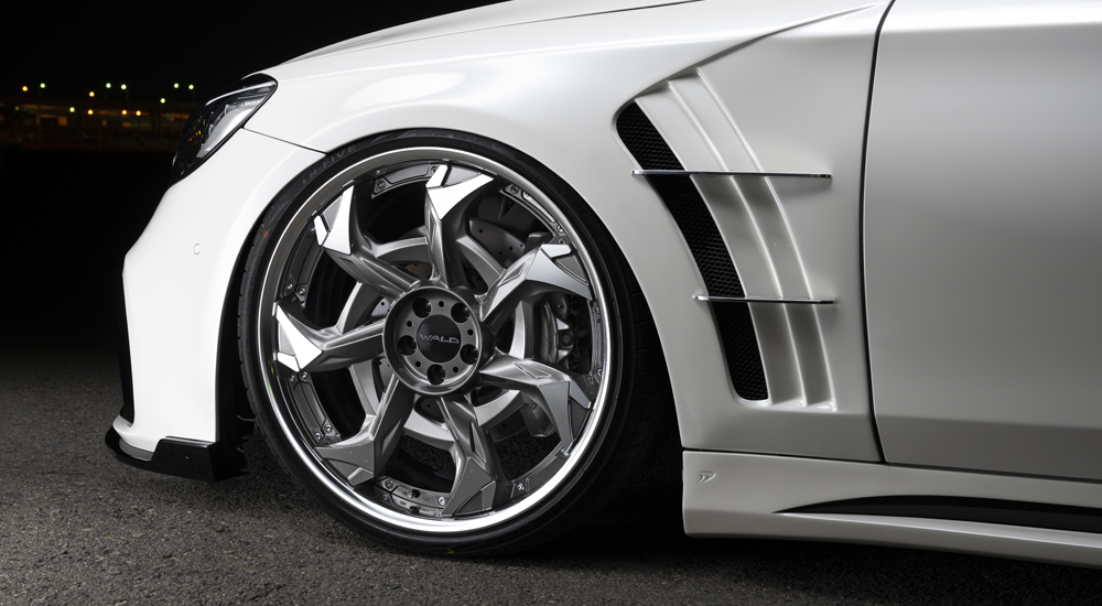 WALD Mercedes-Benz S-Class W222 forged wheel and sports fender duct close-up