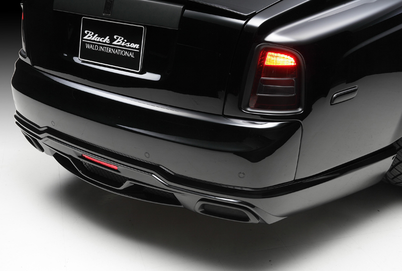 Rolls-Royce Phantom 7 Series II WALD rear bumper spoiler detail with finisher and muffler adapter
