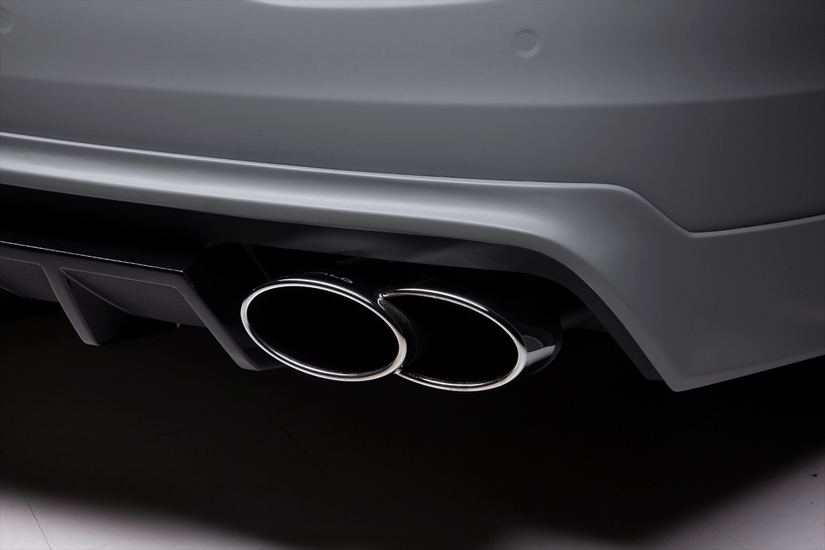 WALD Maserati Quattroporte twin oval stainless steel exhaust tips beneath the rear skirt