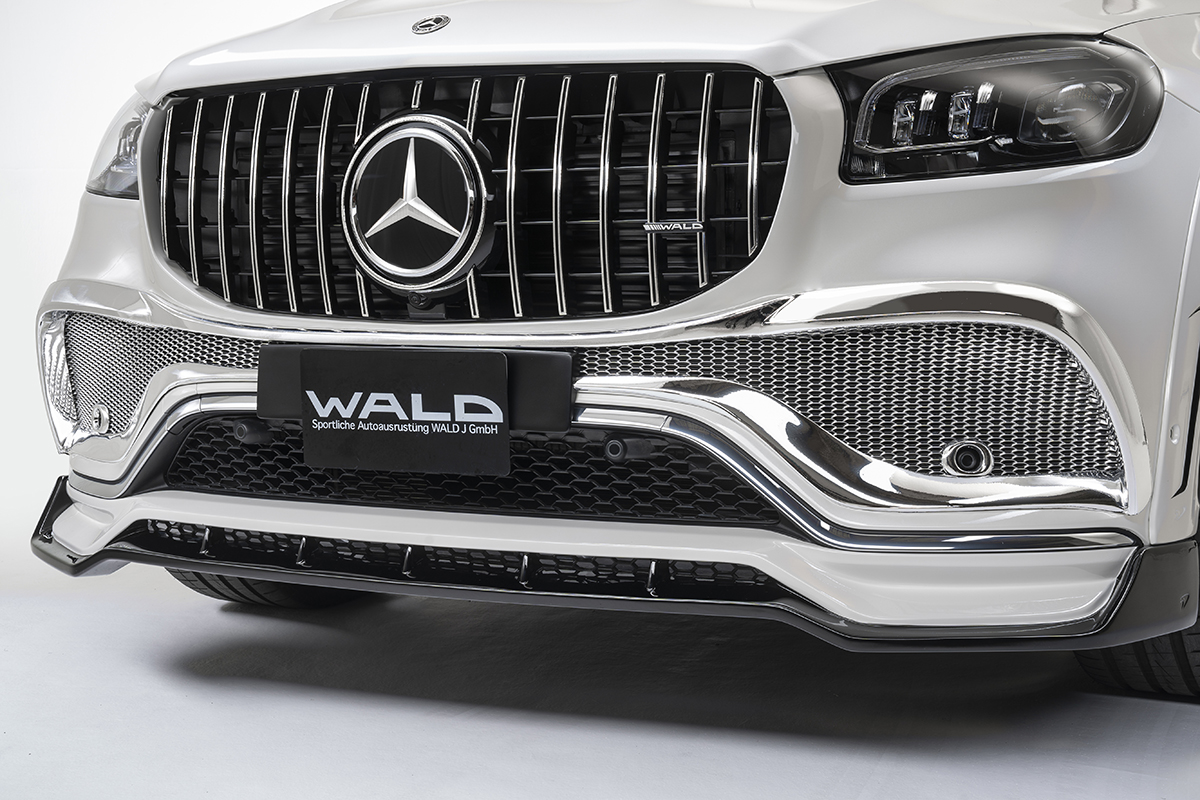 WALD Mercedes GLS X167 Black Bison front bumper and duct cover detail with mesh grille