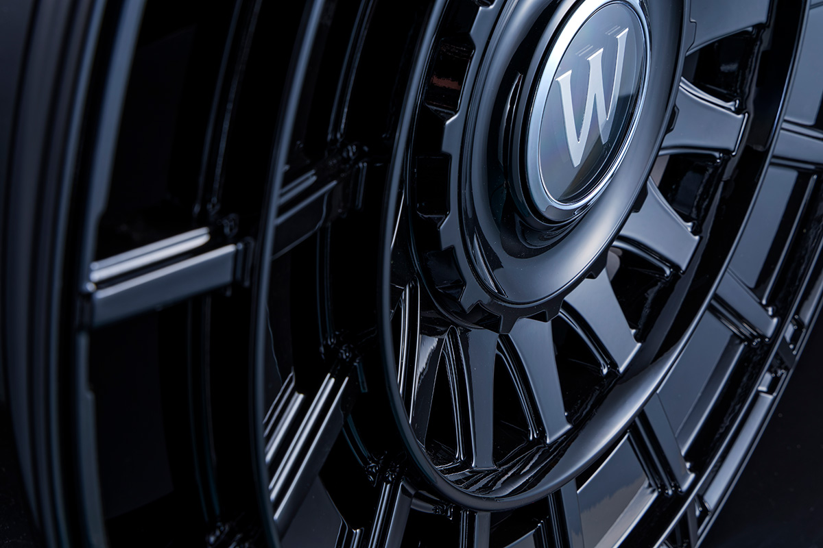 W floating centre cap and disc face detail on the WALD ZETTON Forged wheel