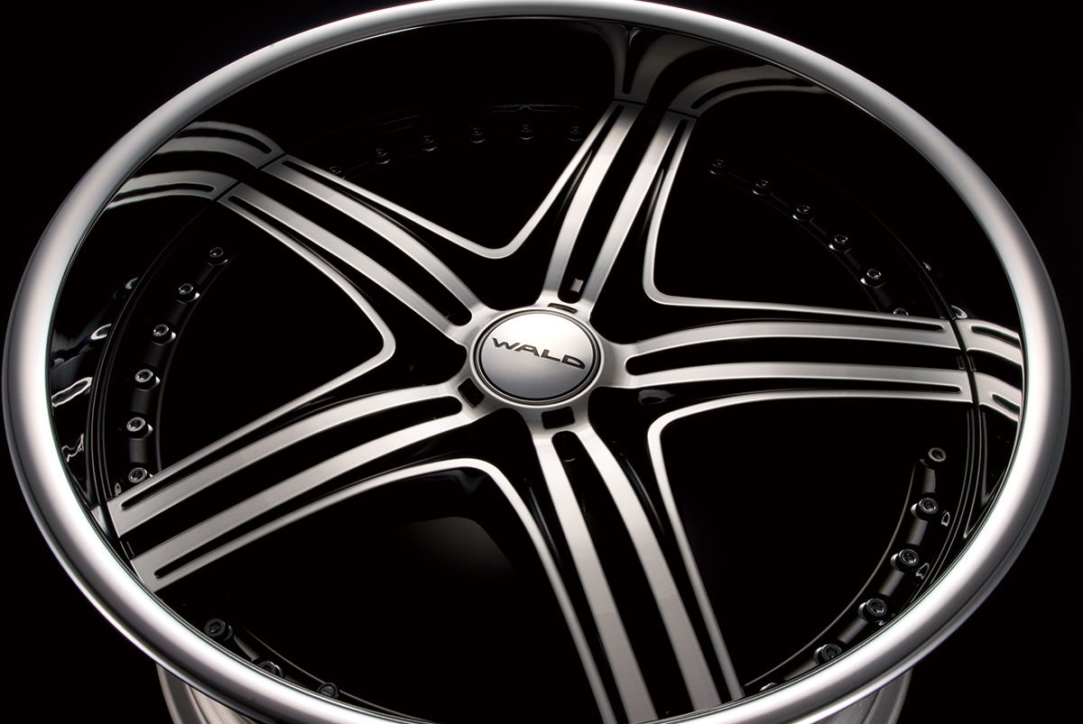 Angled face view of the WALD MAHORA M13C 3-piece wheel in Black Polish with polished alumite rim