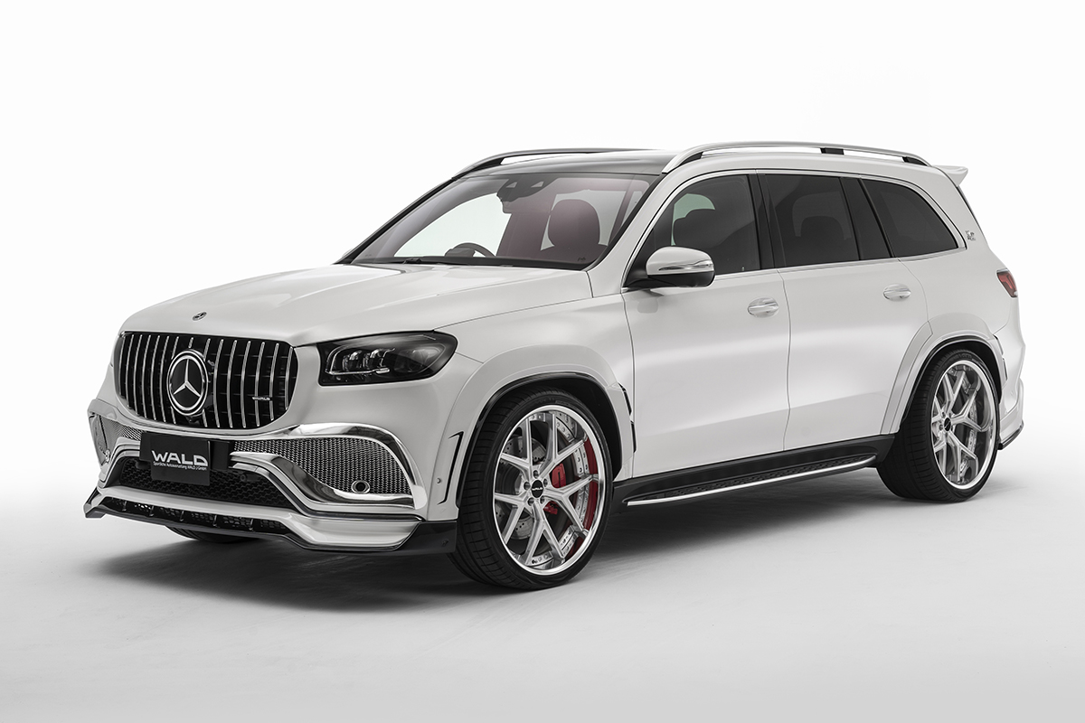 WALD Mercedes GLS X167 Black Bison front three-quarter studio view with duct covers and wide arches