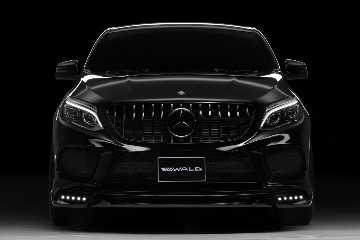 WALD Mercedes GLE Coupe C292 Sports Line head-on front view with front spoiler, LED lamps and Panamericana grille