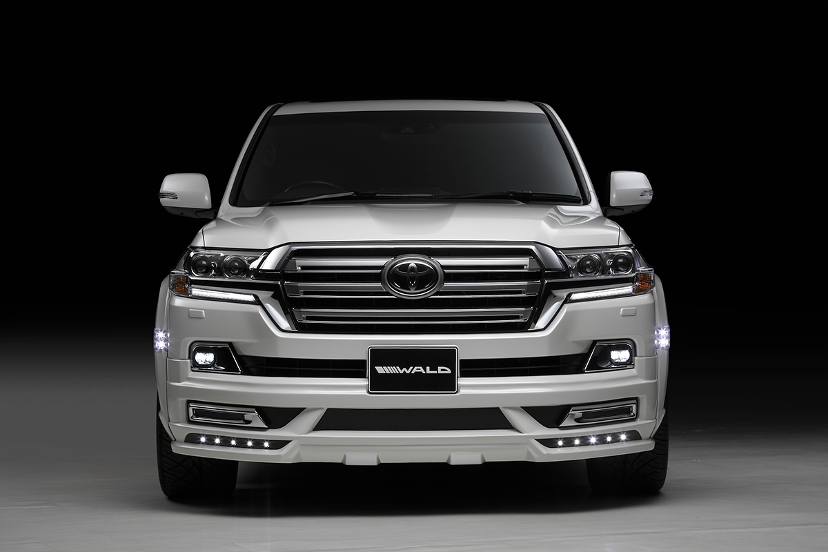 WALD Land Cruiser 200 body kit front view with plated garnish front spoiler and LED5P22T bumper lamps