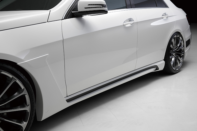 Mercedes-Benz E-Class W212 WALD side skirt detail on white saloon