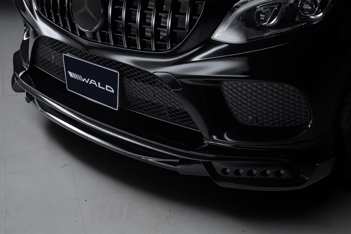 WALD Mercedes GLE Coupe C292 Sports Line front bumper detail with add-on front spoiler, chrome garnish and Panamericana grille