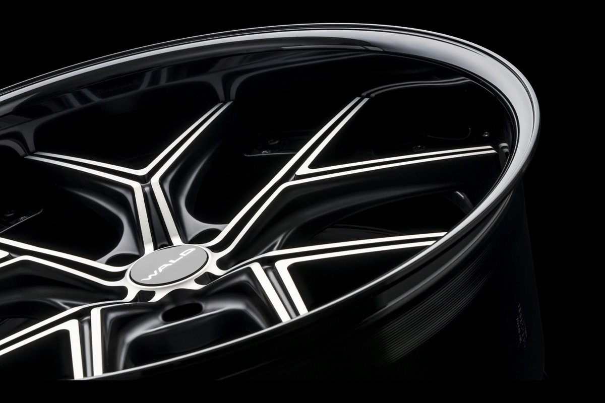 Double Arrow spoke detail of the WALD ILLIMA I 12F 2-piece forged wheel in Black Polish