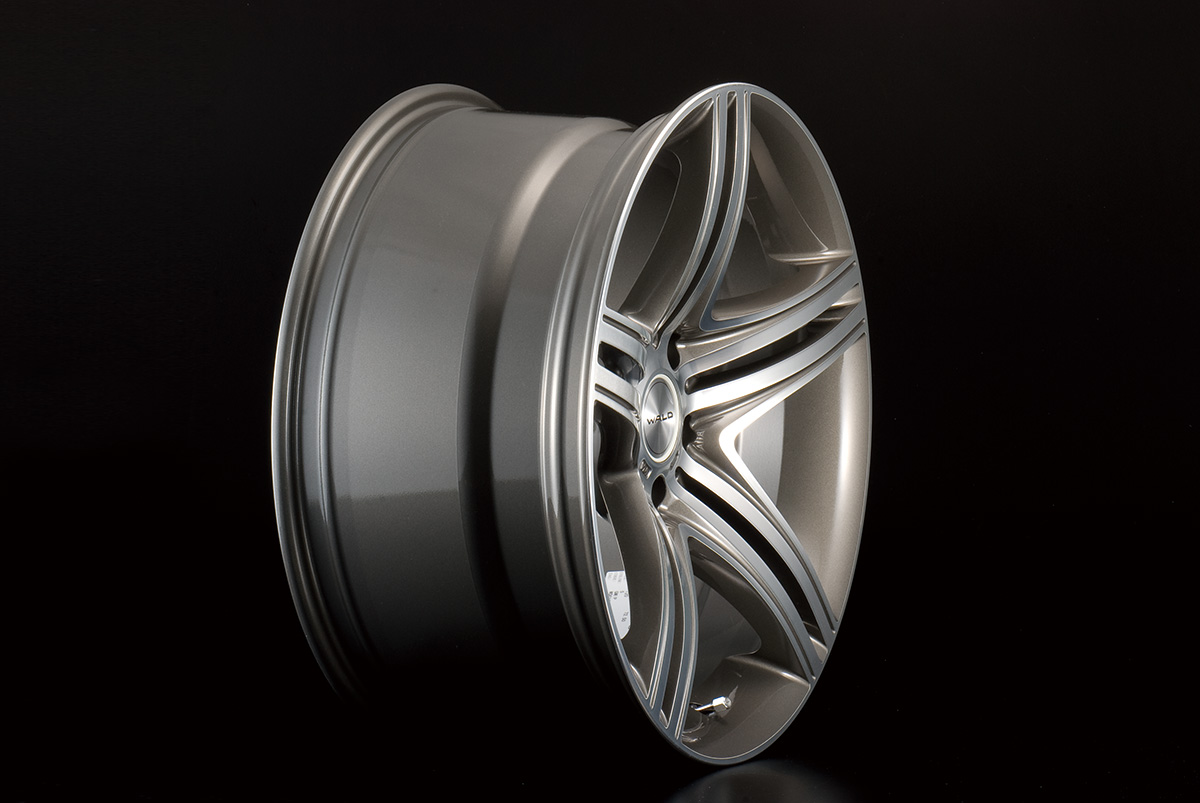 Side profile of the WALD MAHORA M11C 1-piece wheel in Silver Polish showing rim depth