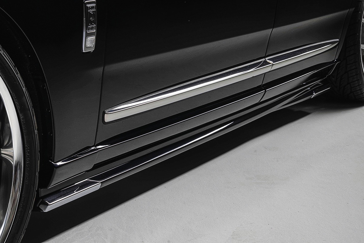 Rolls-Royce Cullinan Series I WALD side skirt detail with plated garnish