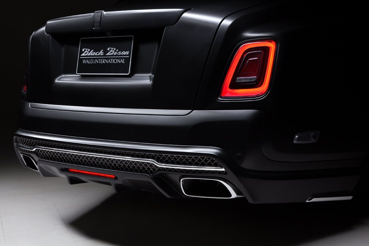WALD Black Bison Rolls-Royce Phantom 8 rear skirt spoiler detail with mesh, LED lamp and exhaust tips