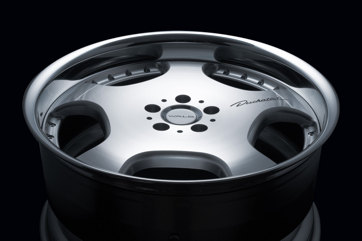 Angled studio view of the WALD Duchatlet II D22C showing the dish face and polished rim lip