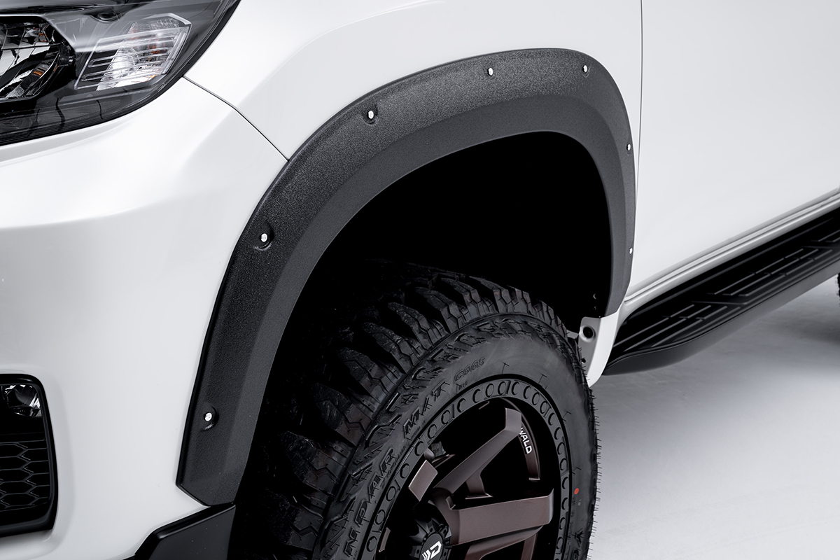 WALD Desert Line Land Cruiser Prado front fender trim detail with dummy rivets and bronze WALD wheel