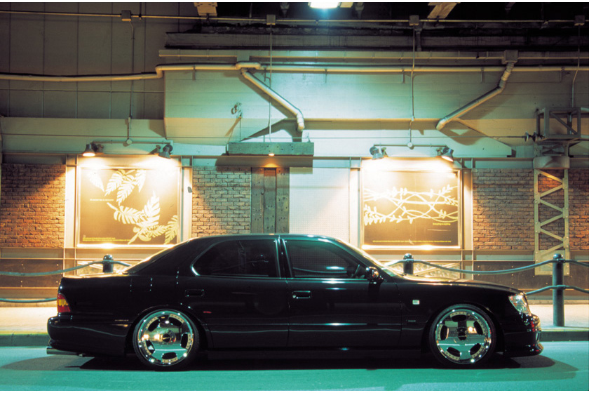 WALD Executive Line V3 Toyota Celsior UCF20/21 — full side profile at night with complete WALD Executive Line V3 body kit and chrome wheels