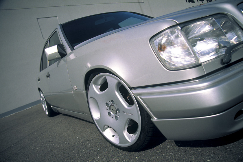 Close-up of Mercedes-Benz E-Class W124 WALD Executive Line front bumper, side skirt and forged wheel