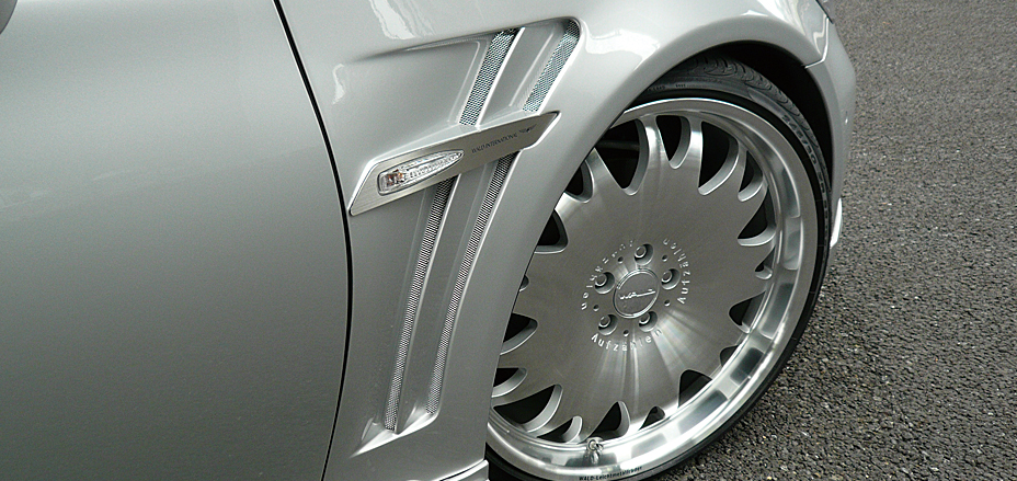 WALD Executive Line V2 Lexus LS600h sport fender duct and emblem detail beside a polished multi-spoke WALD wheel