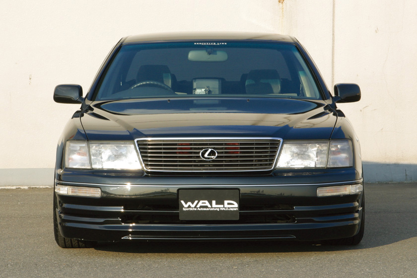 WALD Executive Line Toyota Celsior UCF20/21 M/C before — black Celsior front head-on view with WALD front spoiler, grille detail and Executive Line windscreen banner