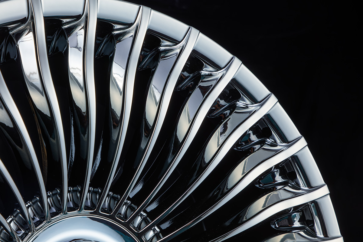 Curved fin geometry of the WALD RENOVATIO II R21C cast wheel face