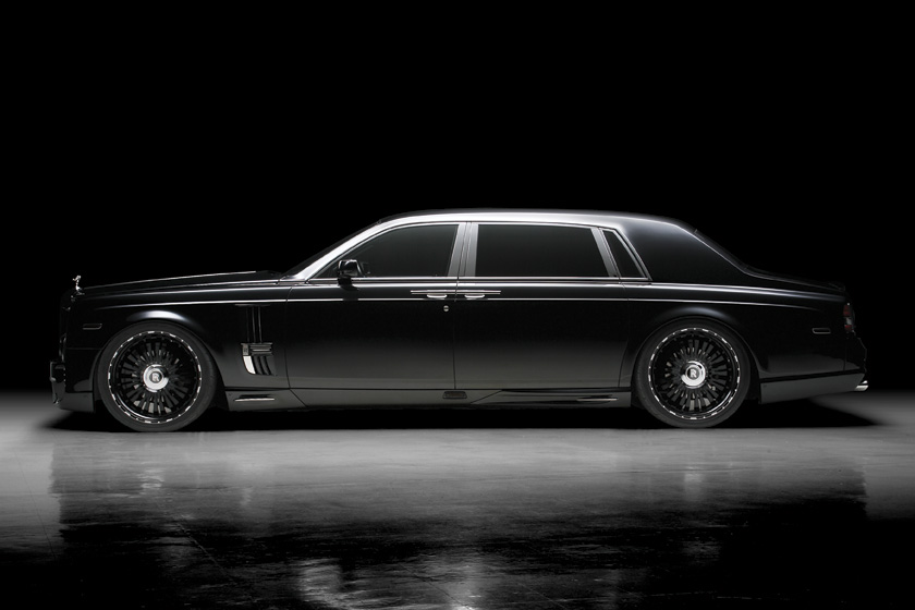 WALD Rolls-Royce Phantom 7 Series I Black Bison — full side profile with side spats on forged wheels