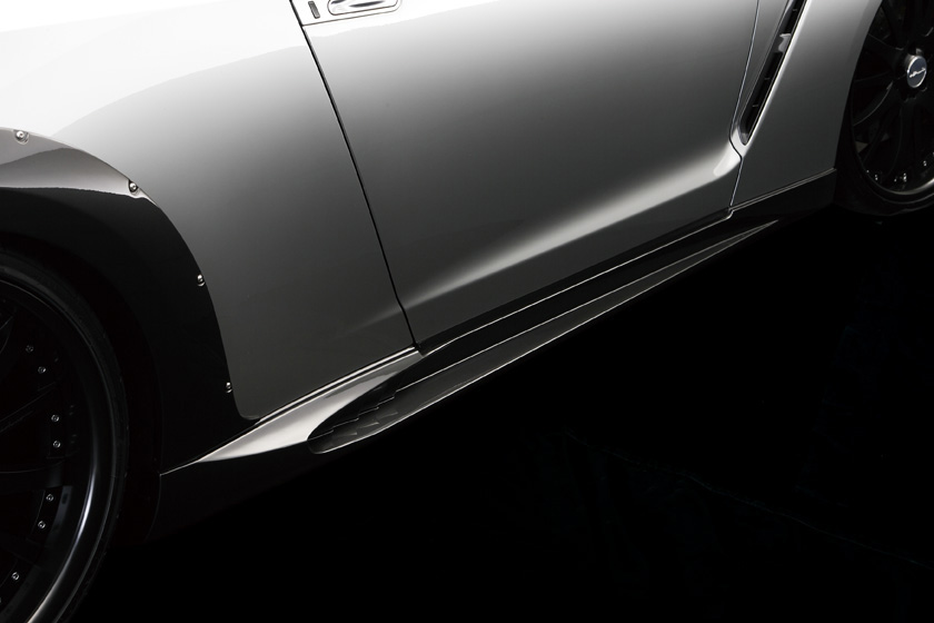 WALD GT-R R35 side skirt and wide arch package detail