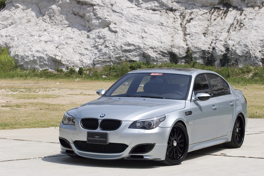 WALD BMW M5 E60 Sports Line 2005–2011 front three-quarter view photographed outdoors