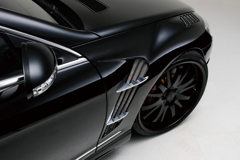 WALD Mercedes-Benz CL C216 sports fender duct detail on the front wing