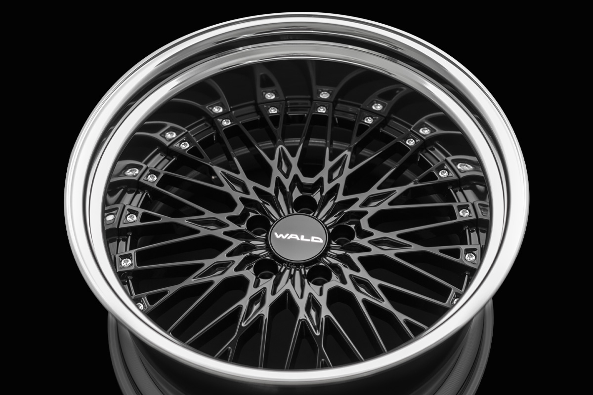 WALD Classic Mesh CM12C in Black with polished alumite rim, full face studio view