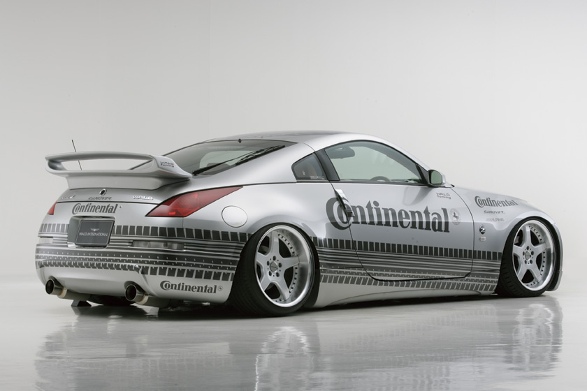 WALD Nissan Z33 rear styling — rear three-quarter view with WALD rear skirt and rear wing