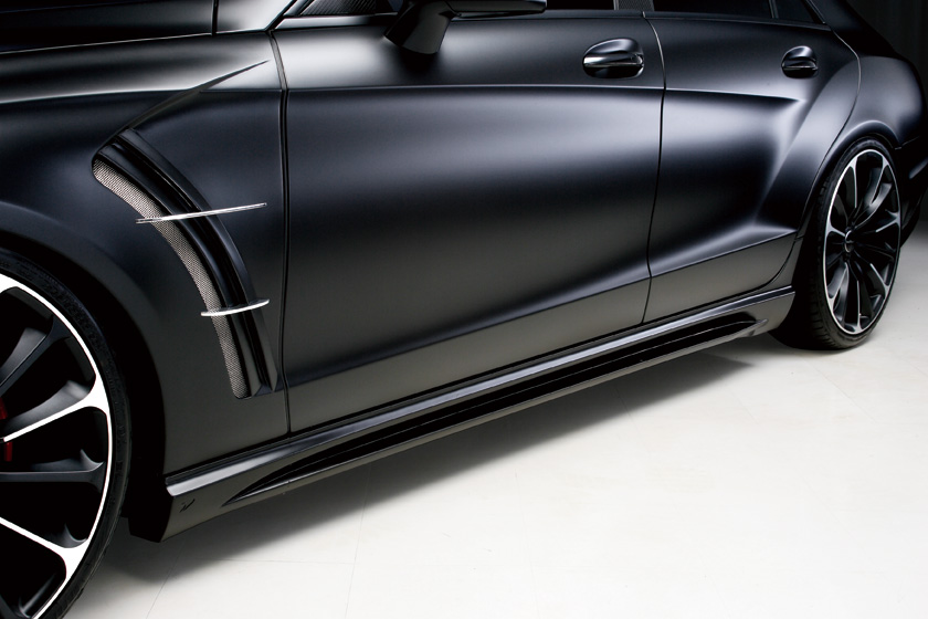 WALD Mercedes-Benz CLS C218 side skirt and sports fender duct detail with aluminium fins