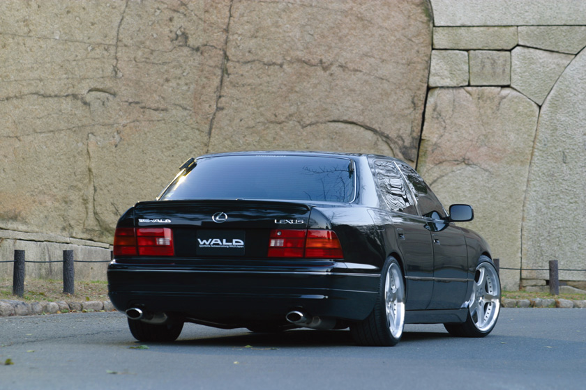 WALD Executive Line Toyota Celsior UCF20/21 M/C before — black Celsior rear three-quarter view with WALD rear skirt, WALD badging and dual exhaust outlets