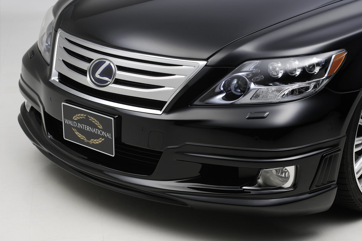 WALD Lexus LS600h front detail showing the ABS WALD front spoiler and WALD International number plate