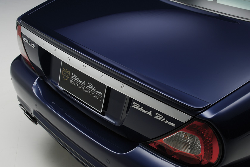 WALD Jaguar XJ X350 X358 boot spoiler and Black Bison badging detail