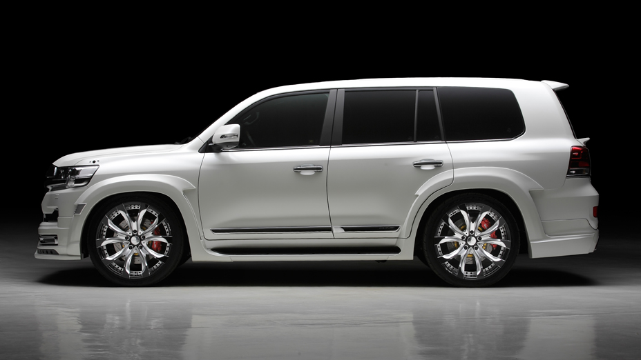 WALD Land Cruiser 200 URJ202W side profile showing 40mm wide arch package and JARRET 24-inch monoblock wheels