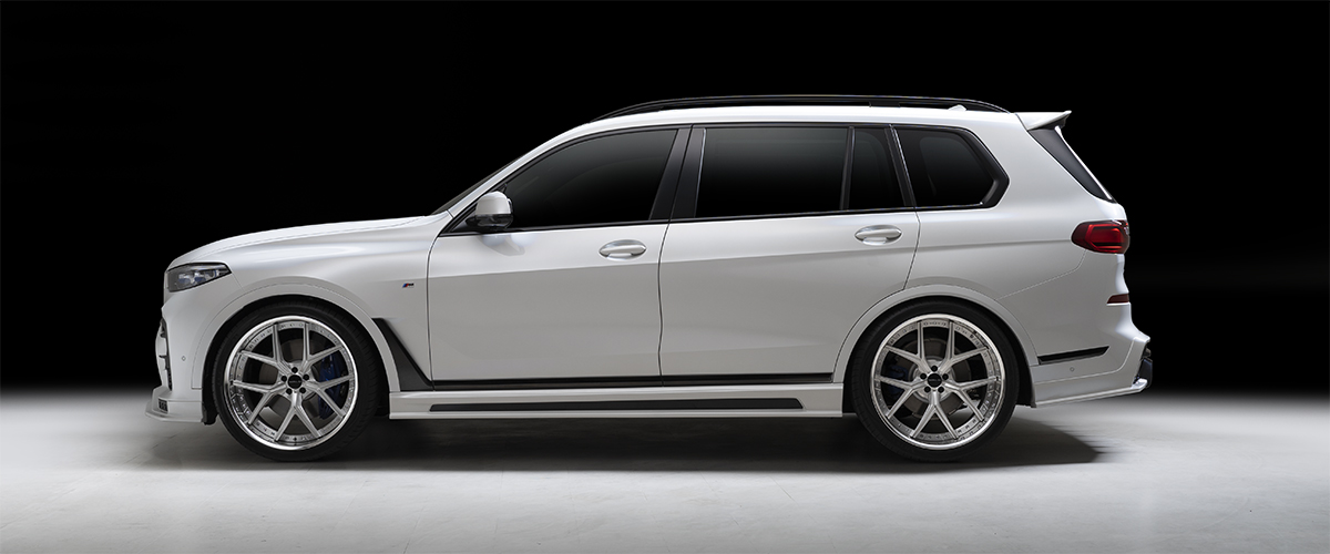 WALD BMW X7 G07 full side profile showing WALD side skirts with welcome lamps and forged wheels