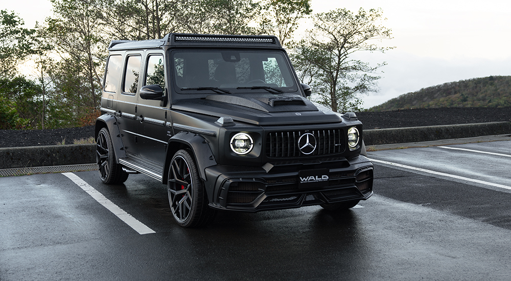 WALD Mercedes G-Class W463A Black Bison head-on front — black G63 with bonnet scoop, front roof spoiler LED bar and wide arches