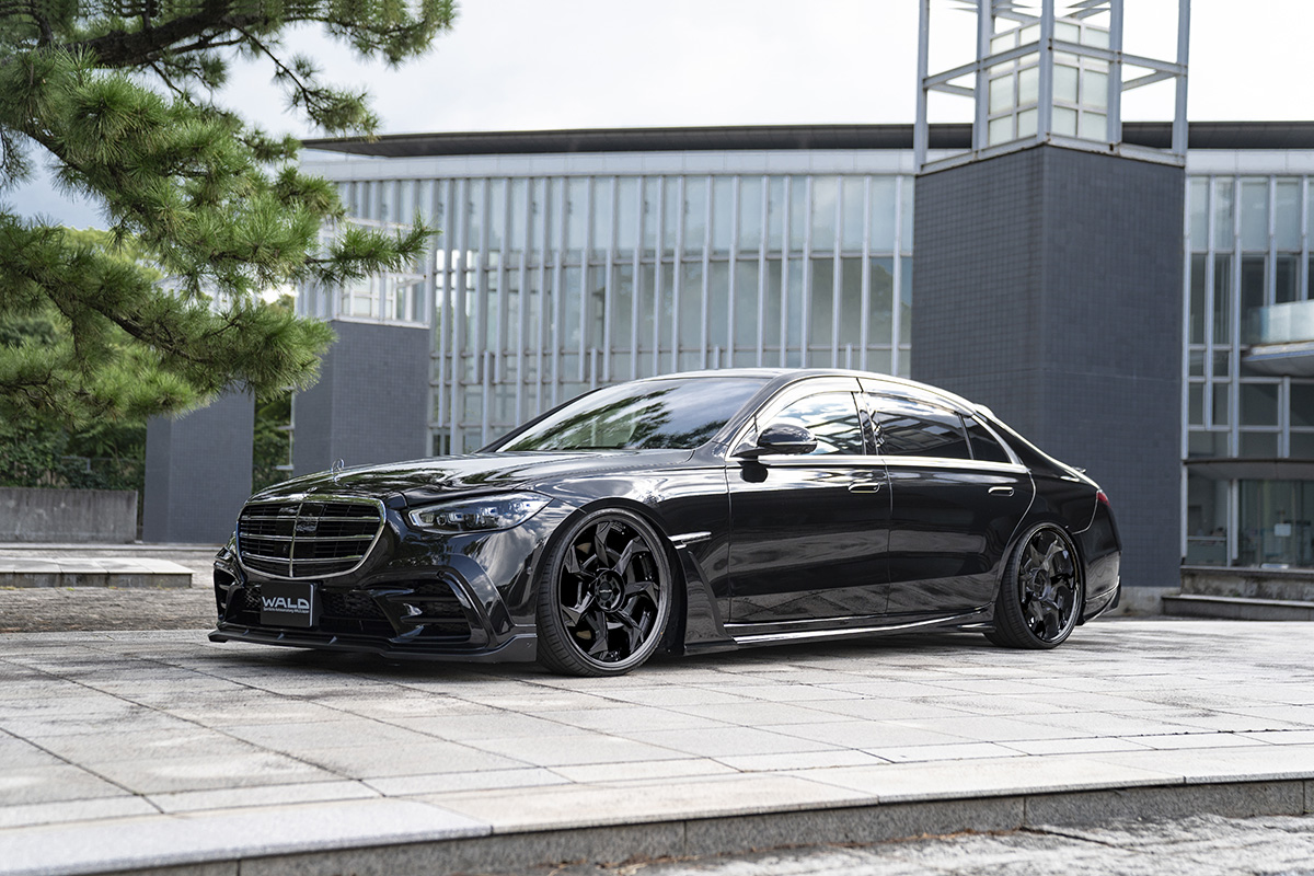 WALD Black Bison Mercedes-Benz S-Class W223 body kit — black S-Class with WALD front spoiler and side skirts