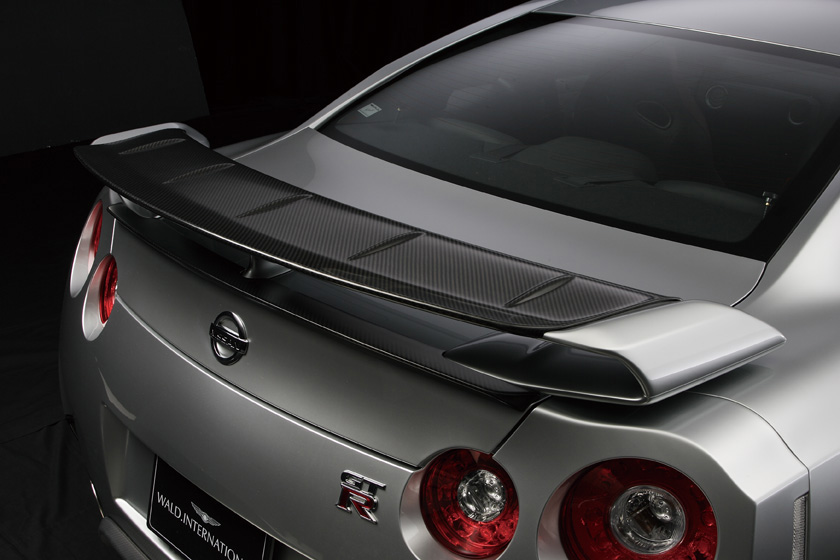 WALD GT-R R35 boot spoiler and rear wing flap detail