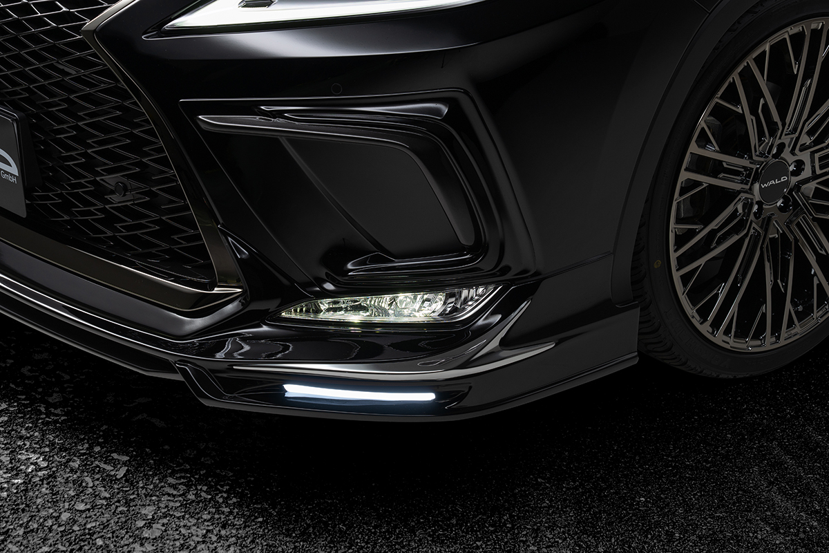 WALD Lexus RX300 duct cover and LED lamp LEDL001 detail on the WALD front spoiler