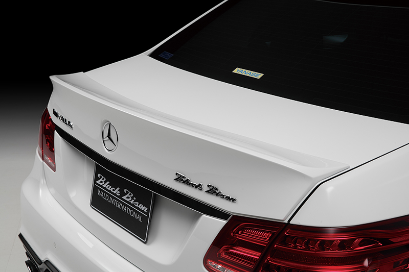Mercedes W212 WALD Black Bison boot spoiler detail
