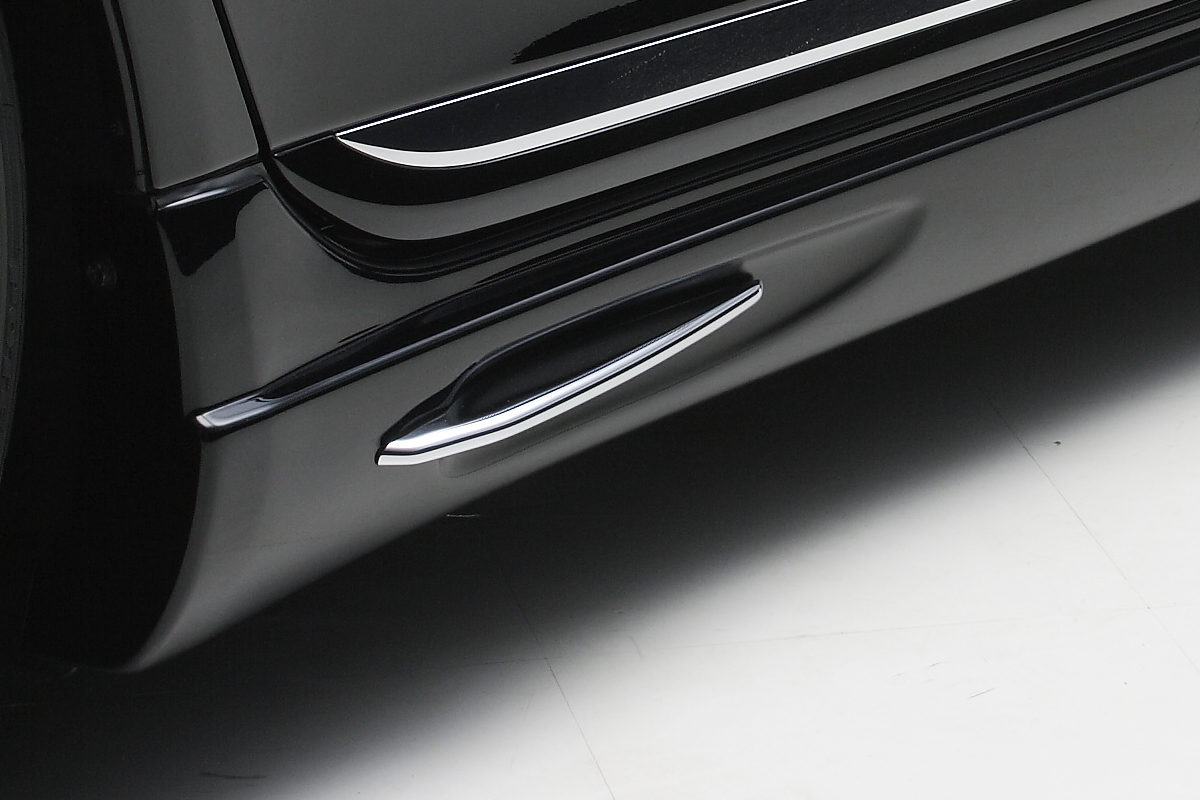 WALD Lexus LS600h chrome fin cover detail on the WALD side skirt