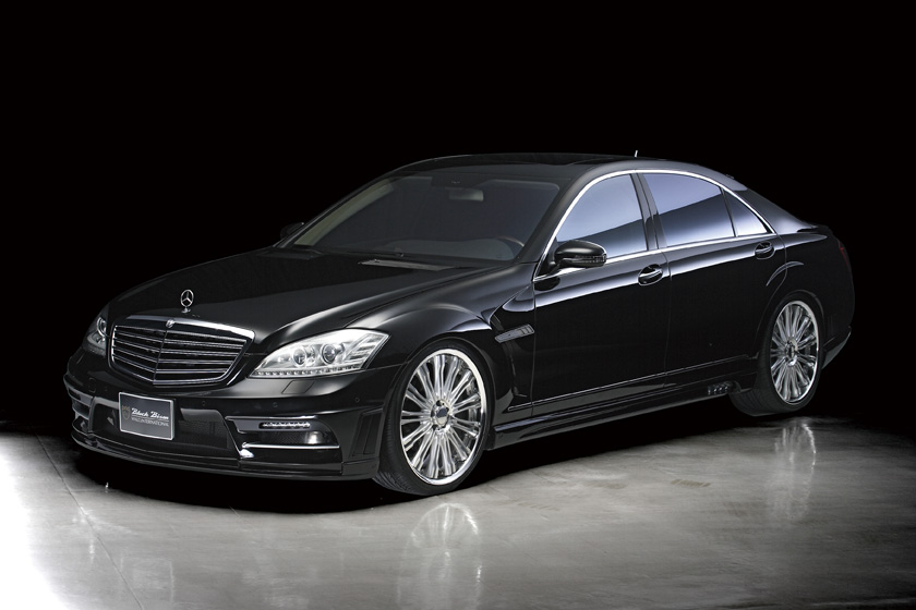 Mercedes-Benz S-Class W221 facelift WALD bodykit — studio front three-quarter view with side skirts and forged wheels