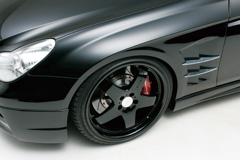 WALD Sports Line Mercedes-Benz CLS-Class C219 front wing detail — black WALD wheel beside the triple-finned sports fender duct