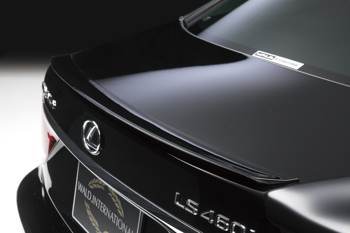 WALD Lexus LS460L boot spoiler detail in gloss black above the Lexus badge